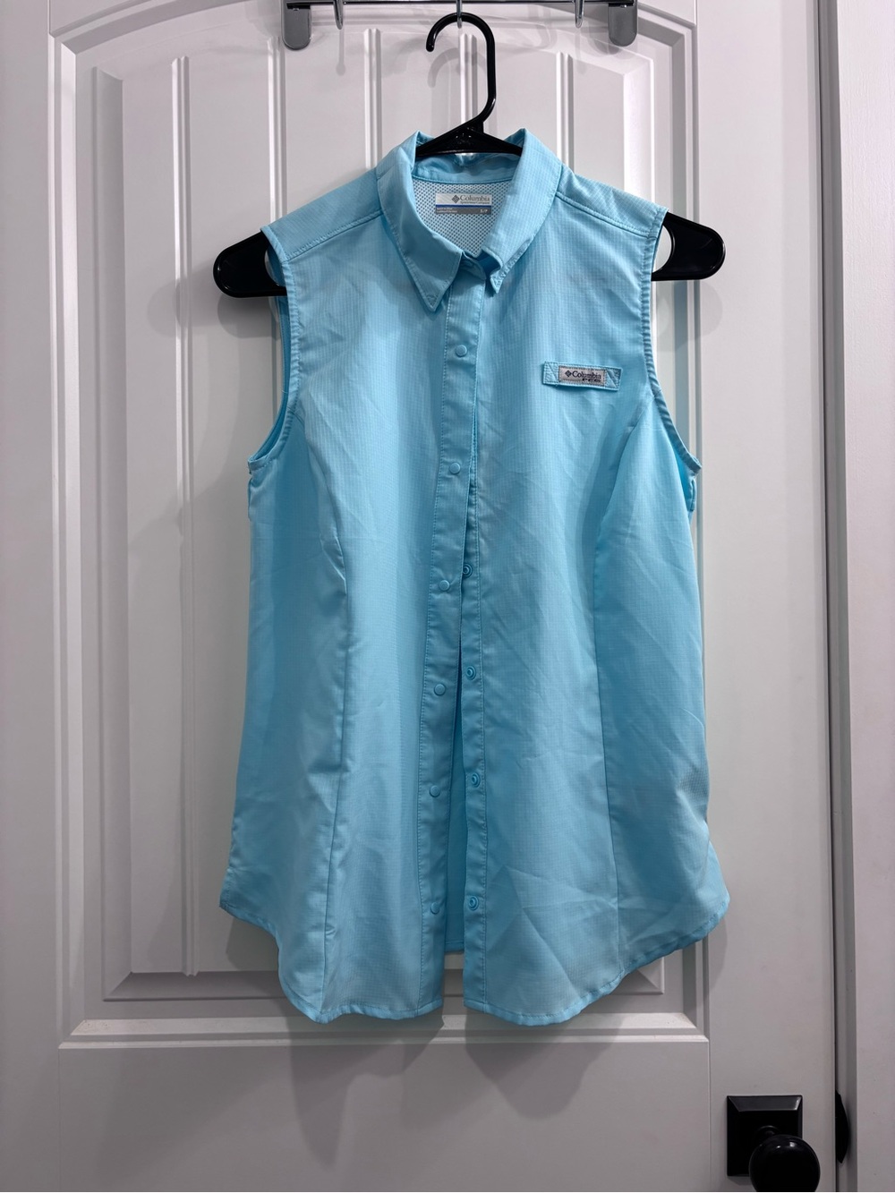 Columbia Light Blue Sleeveless Button-Down Shirt